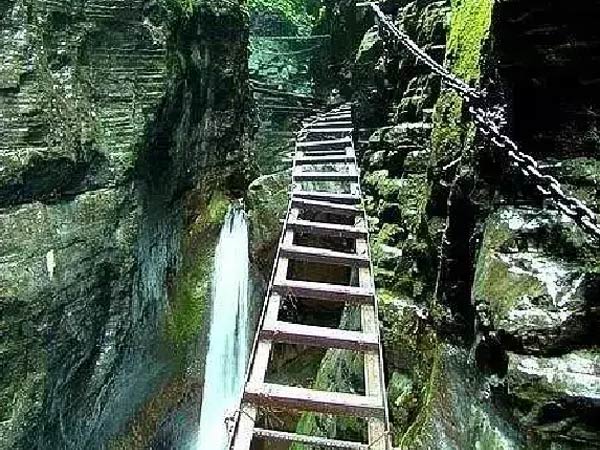 湘西芙蓉鎮(zhèn)、紅石林（坐龍峽、酉水畫廊）高品質(zhì)汽車2日游