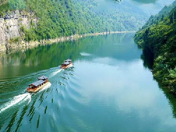 湘西芙蓉鎮(zhèn)、紅石林（坐龍峽、酉水畫廊）高品質(zhì)汽車2日游