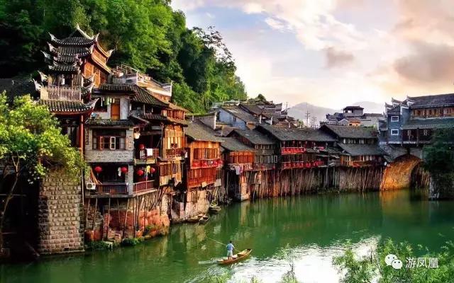 鳳凰古城九景/邊城實(shí)景演出/矮寨大橋/德夯苗寨3日游 鳳凰古城九景/邊城實(shí)景演出/矮寨大橋/德夯苗寨3日游