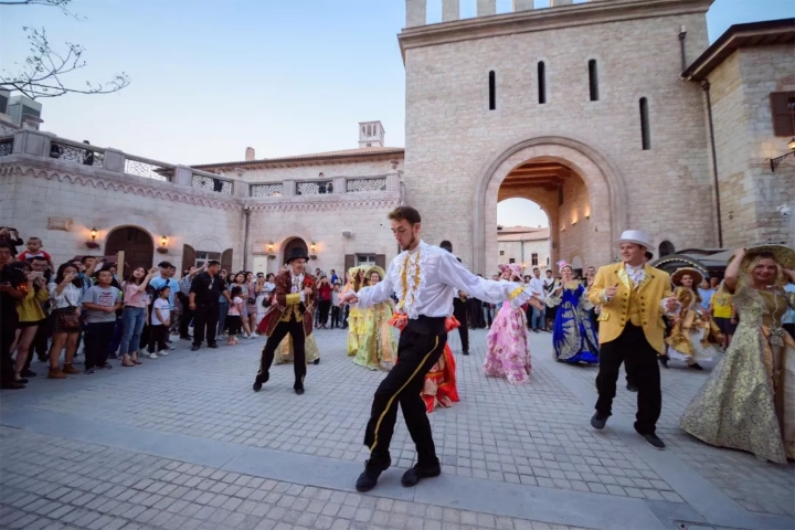 長沙?華誼兄弟電影小鎮(zhèn)、李自健美術(shù)館一日游