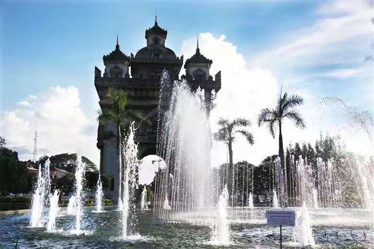 老撾?萬(wàn)象、萬(wàn)榮、瑯勃拉邦雙飛六日游